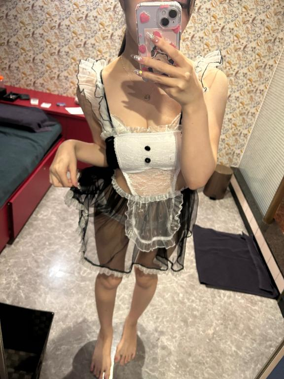 スケスケメイドさん🎀の画像1枚目
